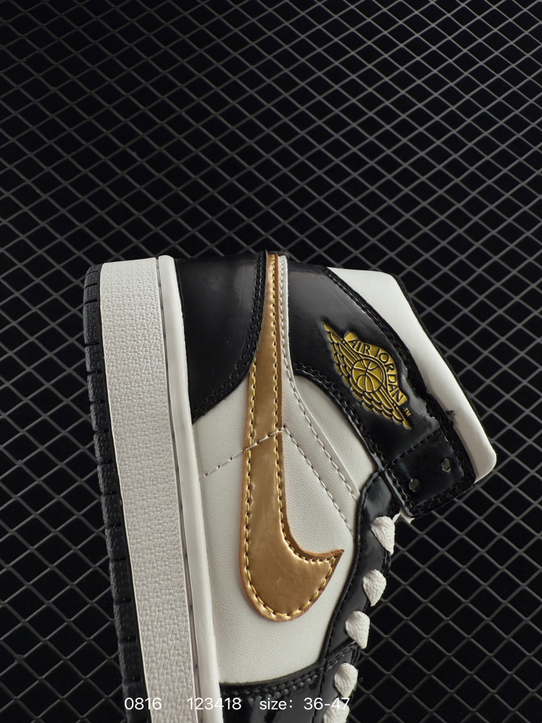 Air Jordan 1 Mid “Bred Toe”